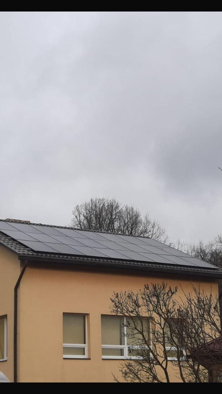 Saules paneļi uz jumta · 11 kW