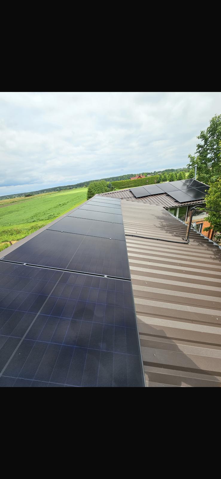 Saules paneļi uz jumta · 8 kW