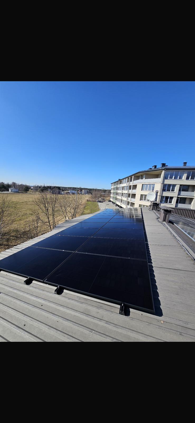 Saules paneļi uz jumta · 10 kW